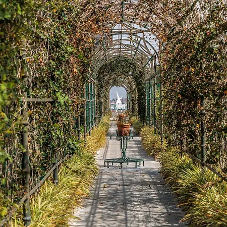 לינה וארוחת בוקר Casajammone 4*